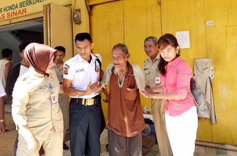 Tim Gabungan Pemkot Kotamobagu Jemput Lansia Terlantar