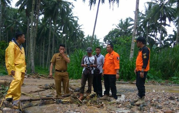 Sekda Bolmong Kunjungi Lokasi Banjir di Lolayan