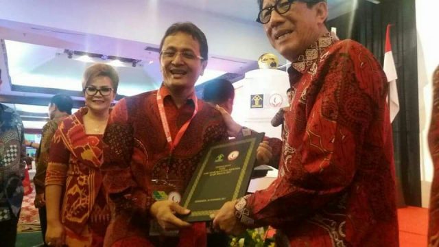 Wakil Bupati Bolmong Terima Penghargaan Dari KEMENTERIAN HUKUM dan HAM