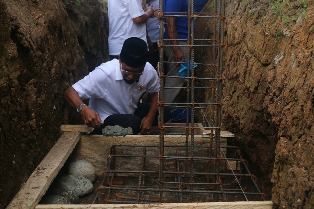 Letakkan Batu Pertama Pembangunan Masjid di Bongkudai, Bupati Janji Siapkan Anggaran Rp500 Juta