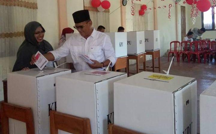 Sukseskan Pemilu 2019, DPRD Bolsel Salurkan Hak Pilih di TPS