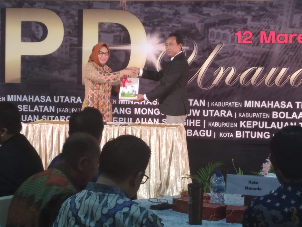 Walikota Tatong Bara Serahkan LKPD Tahun 2019 ke BPK RI