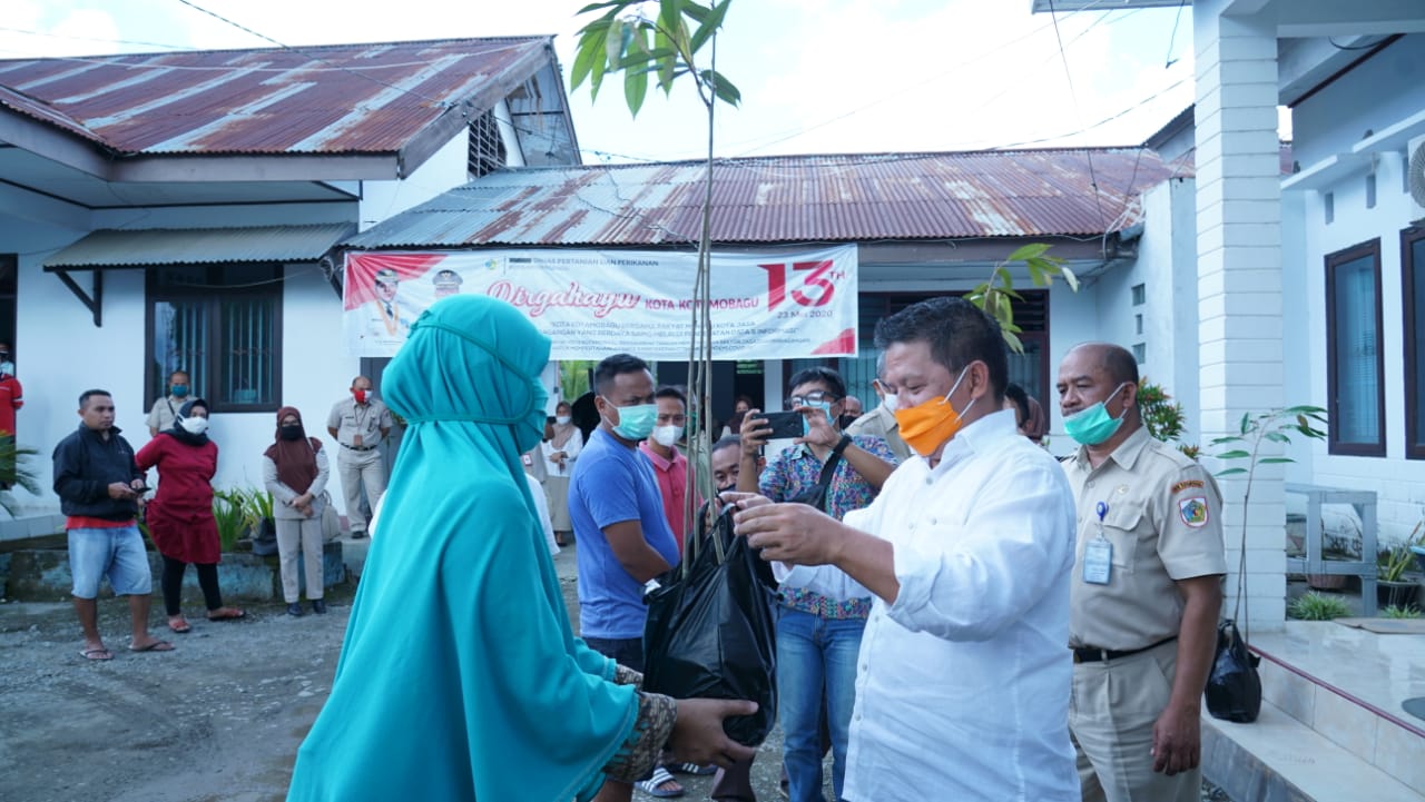 Empat Kelompok Tani di Kotamobagu Dapat Bantuan Bibit Durian Musang King
