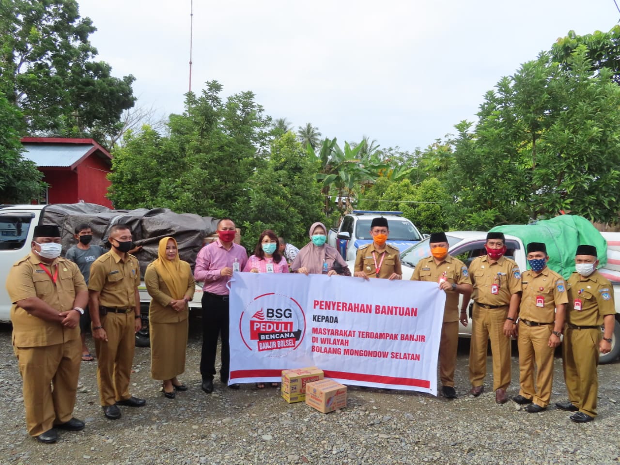 Bupati Iskandar Terima Bantuan Bencana Banjir Dari Bank SulutGo