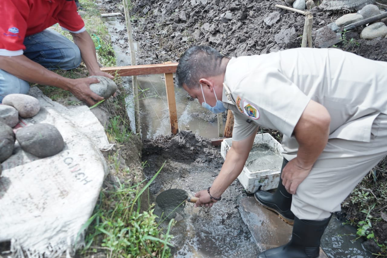 Wawali Nayodo Letakkan Batu Pertama Pembangunan Irigasi di Motcil