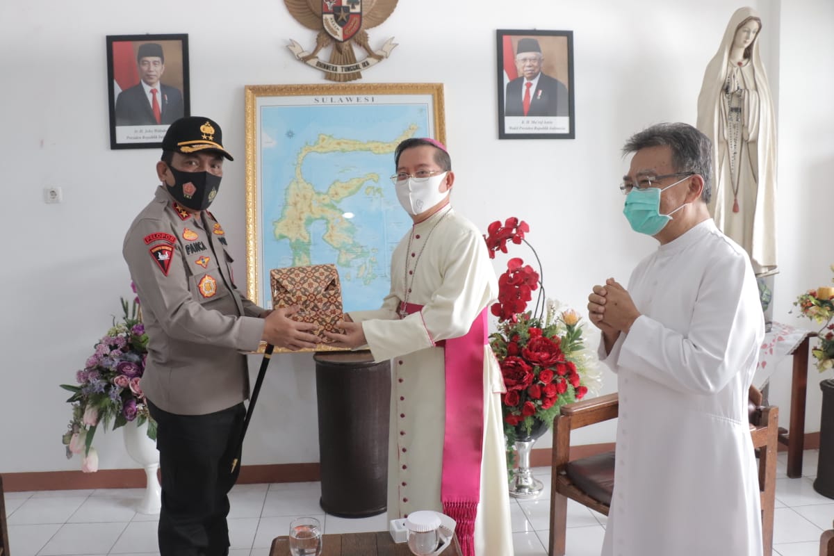 Kapolda Sulut Kunjungi Uskup Manado, Ajak Umat Jaga Kamtibmas