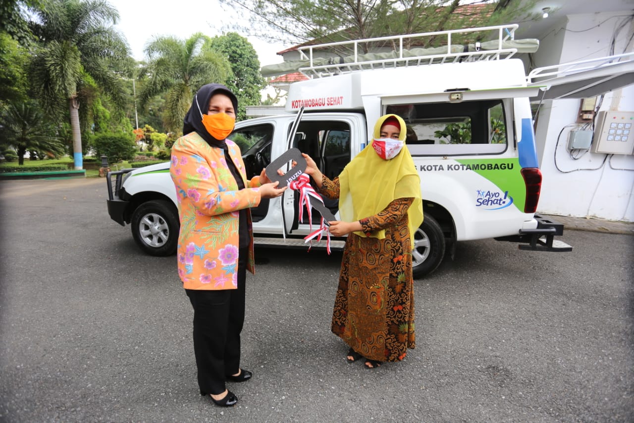 Wali Kota Tatong Bara Serahkan Mobil Promkes Dari Kementerian Kesehatan