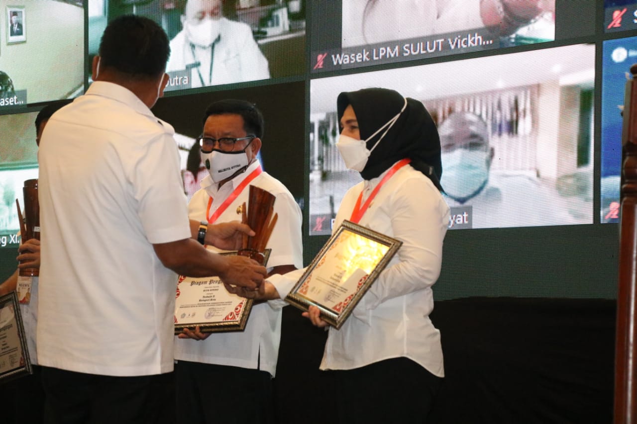 Tepat di Hari Kartini, Wali Kota Kotamobagu terima Penghargaan Pembangunan Daerah