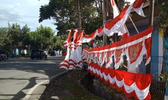 HUT RI ke 76 Jadi Peluang Bisnis Untuk Penjual Bendera Merah Putih