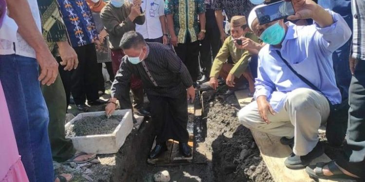 Wawali Kotamobagu Lakukan Peletakan Batu Pertama Pembangunan Masjid Az-Zikra Poyowa Kecil