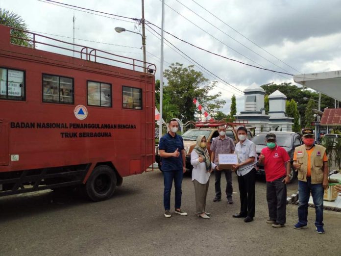 Sekda Kotamobagu Lepas Pengiriman Bantuan Bencana ke Kabupaten Minahasa Tenggara