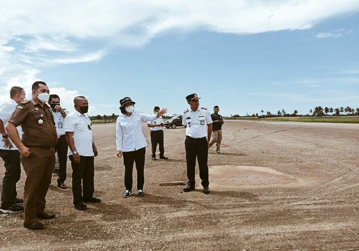 Yasti Dampingi Kejaksaan Agung Tinjau Pembangunan Bandara Loloda Mokoagow