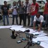 Protes Kekerasan Terhadap Wartawan di Ambon, Puluhan Jurnalis BMR Lepas Id Card dan Kamera