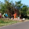 Petugas Kebersihan DLH Boltim ‘Sisir’ Sampah Sepanjang Paret-Kotabunan
