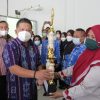 Wawali Kota Kotamobagu Nayodo Koerniawan Serahkan Penghargaan Adiwiyata Tahun 2021