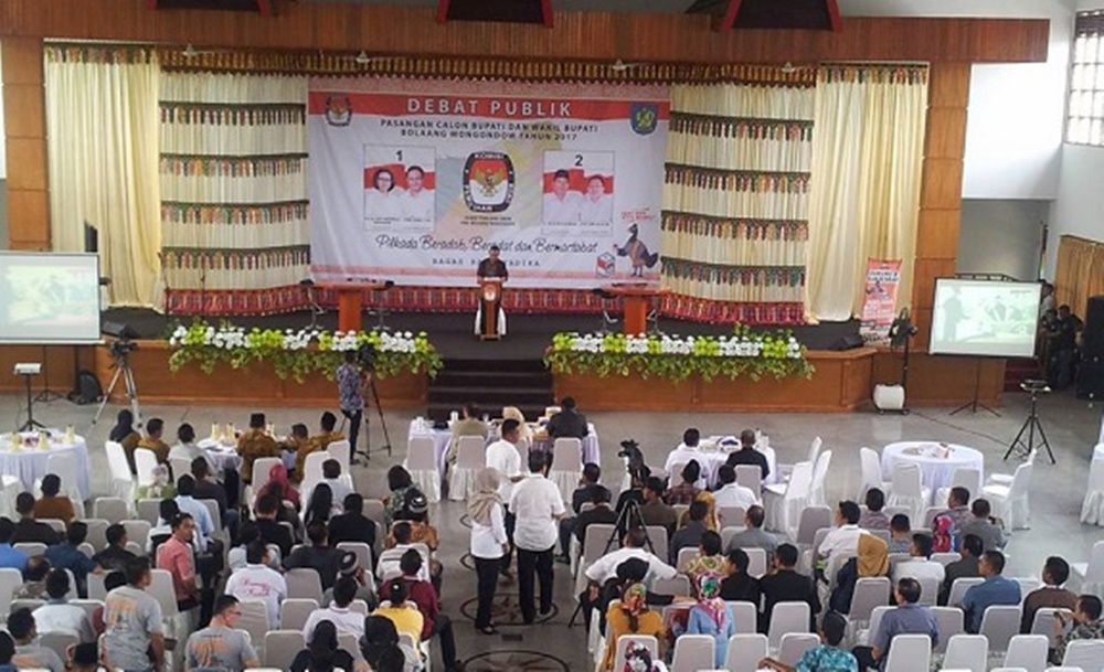 Suasana debat kandidat tahap pertama yang digelar KPU Bolmong