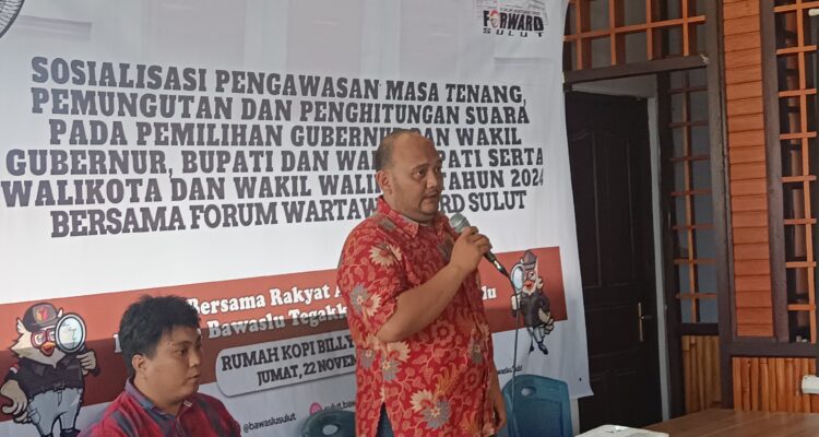 Ketua Forward Wirabuana Talumewo tengah memberikan sambutan