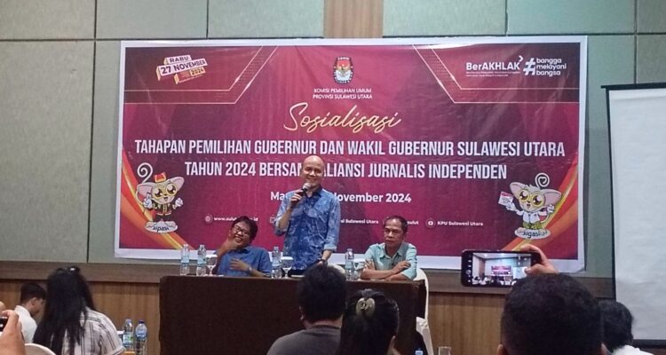 Ketua Divisi Hukum dan Pengawasan KPU Provinsi Sulawesi Utara (Sulut) Meidy Tinangon (tengah) bersama Ketua AJI Manado, Fransiskus Marcelino Talokon (kiri) dan Amrain Razak, Mantan Komisioner KPU Sulut dan Jurnalis Senior (kanan), saat gelar sosialisasi pilkada KPU Sulut bersama dengan Aliansi Jurnalis Independen (AJI) Manado. (Foto: Ridho L Tobing)