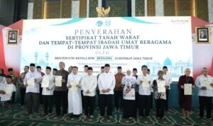 Serahkan Ribuan Sertipikat Tanah Wakaf, Menteri Nusron Gagas Percepatan Sertipikasi melalui Kolaborasi