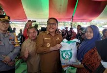 Bupati Limi Mokodompit Buka Gerakan Pangan Murah Kabupaten Bolmong1