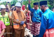 Bupati Limi Mokodompit Letakkan Batu Pertama Pembangunan Bantuan Rumah Rehabilitasi di Solimandungan Baru1