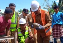 Bupati Limi Mokodompit Letakkan Batu Pertama Pembangunan Bantuan Rumah Rehabilitasi di Solimandungan Baru2