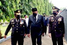 Gubernur Sulut Olly Dondokambey usai melakukan ziarah ke mantan Gubernur dan Wagub Sulut di TMP Kalibata siang tadi