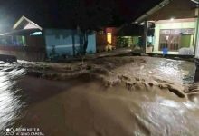 Hujan Intensitas Tinggi Sebabkan Toruakat Banjir Setinggi Lutut