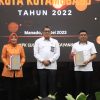 Didampingi Ketua DPRD Meiddy Makalalag, Wali Kota Tatong Bara Terima Opini WTP ke – 10