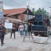 Bentuk Protes dan Kecewa, Aliansi Masyarakat Kecamatan Air Joman – Silau Laut Melakukan Unjuk Rasa Sembari Menutup Jalan.
