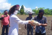 Pemkab Bolmong Salurkan Berbagai Jenis Bantuan Untuk Warga Terdampak COVID-19