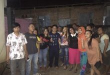 Nayodo Koerniawan saat foto bersama dengan warga di Lorong Telaga Kelurahan Gogagoman