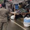 Satpol PP Kembali Tertibkan Pedagang di Pasar 23 Maret