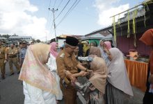Wali Kota Asripan Nani Hadiri Perayaan Ketupat di Desa Moyag