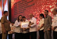 Wali Kota Asripan Nani Terima Penghargaan Kepatuhan Penyelenggaraan Pelayanan Publik Tahun 2023 dari Ombudsman