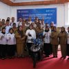 Wali Kota Tatong Bara Berikan Hadiah ke Perangkat Desa dan Kelurahan Yang Capaian PBB 100 Persen